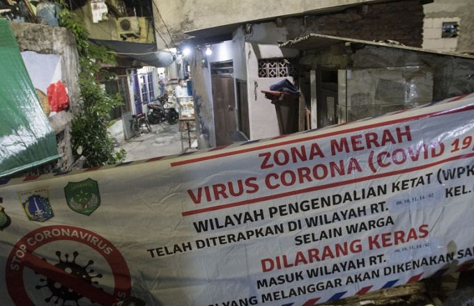 antarafoto-mikrolockdown-kampung-jakarta-barat-akibat-omicron-090122-app-3_1